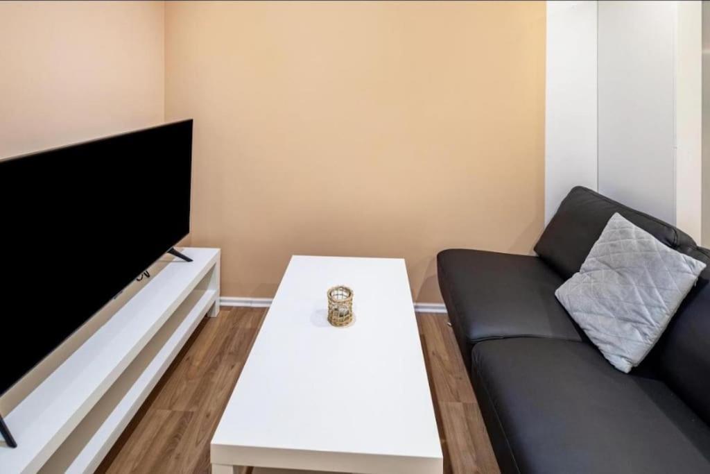 Cityloft Kassel 1 - Zentrale Unterkunft Fuer Gruppen Bis 7 Personen - Parkplatz - Netflix Ngoại thất bức ảnh