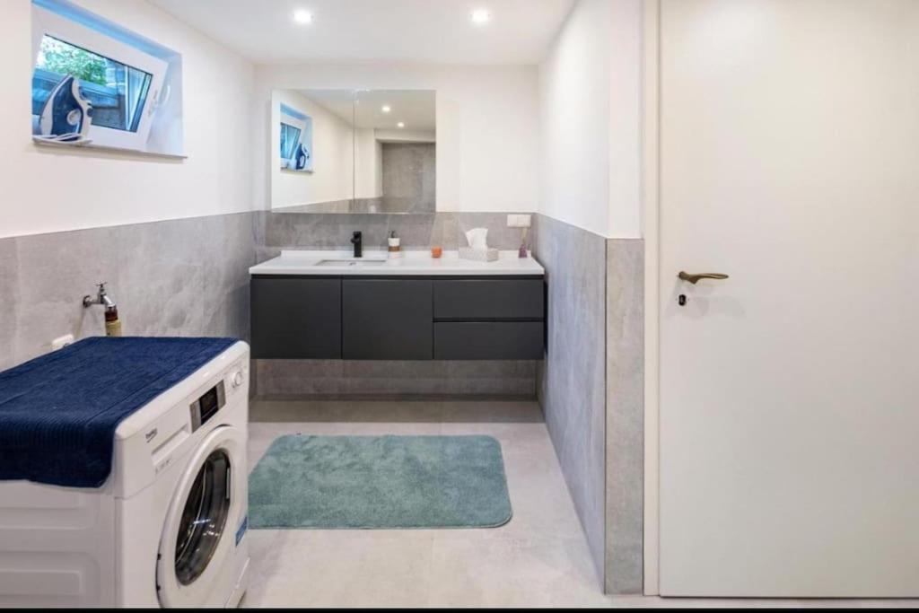 Cityloft Kassel 1 - Zentrale Unterkunft Fuer Gruppen Bis 7 Personen - Parkplatz - Netflix Ngoại thất bức ảnh